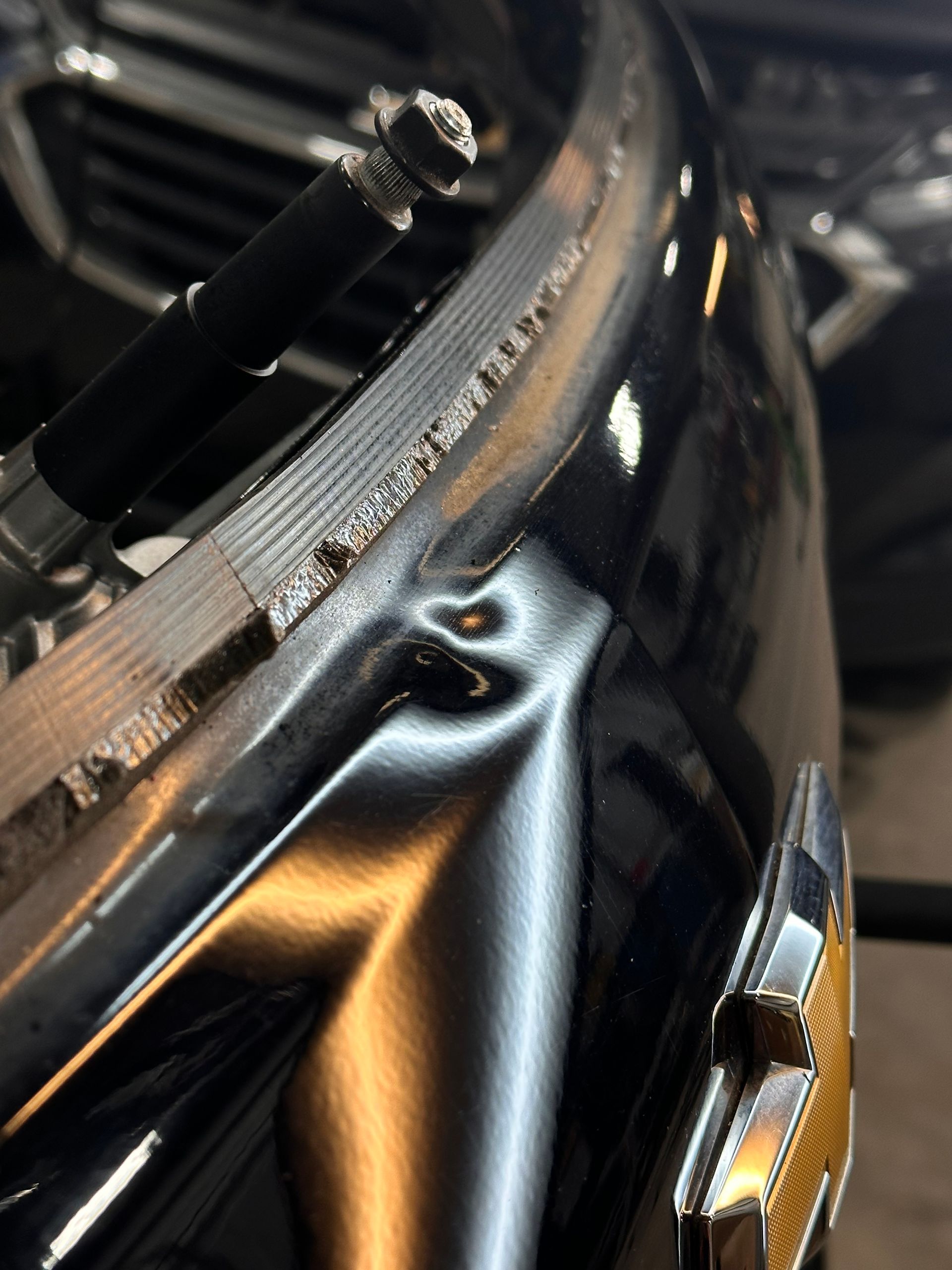 Bodyline dent,Rear hatch dent