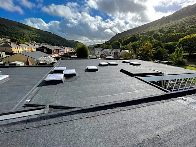Classroom refurbishment, new rooflights, specialist roofing