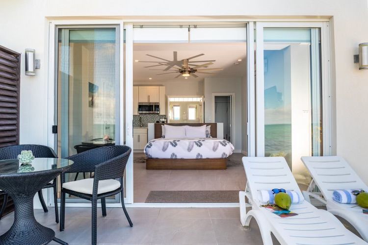 BEACH FRONT DELUXE STUDIO