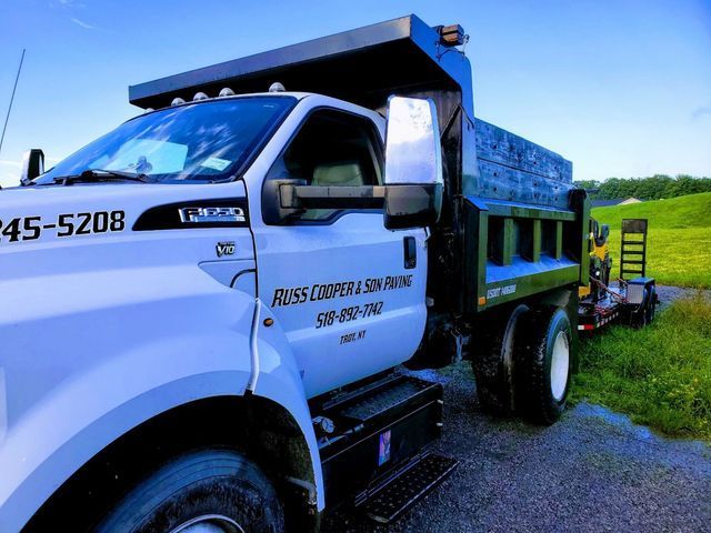 A white dump truck