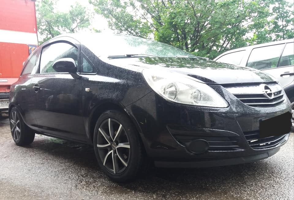 Auto nera