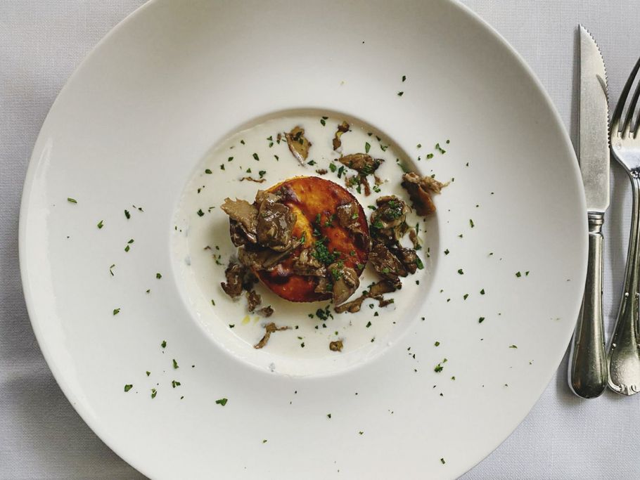 Carne alla graticola a carbone