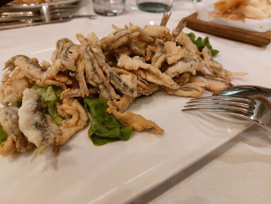 Carne alla graticola a carbone