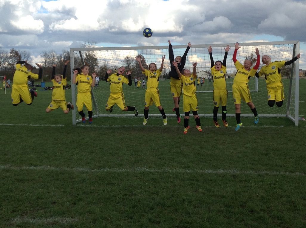 Team Challenger FC team photo jumping