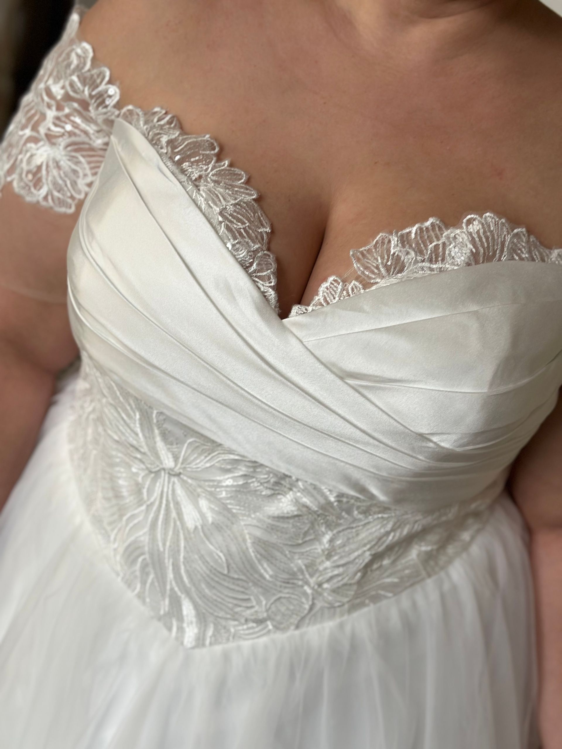 Lyvia curvy