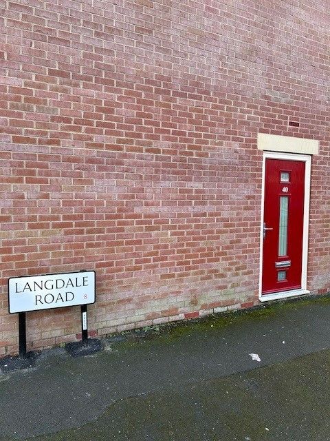 40 Langdale Road S8. .
