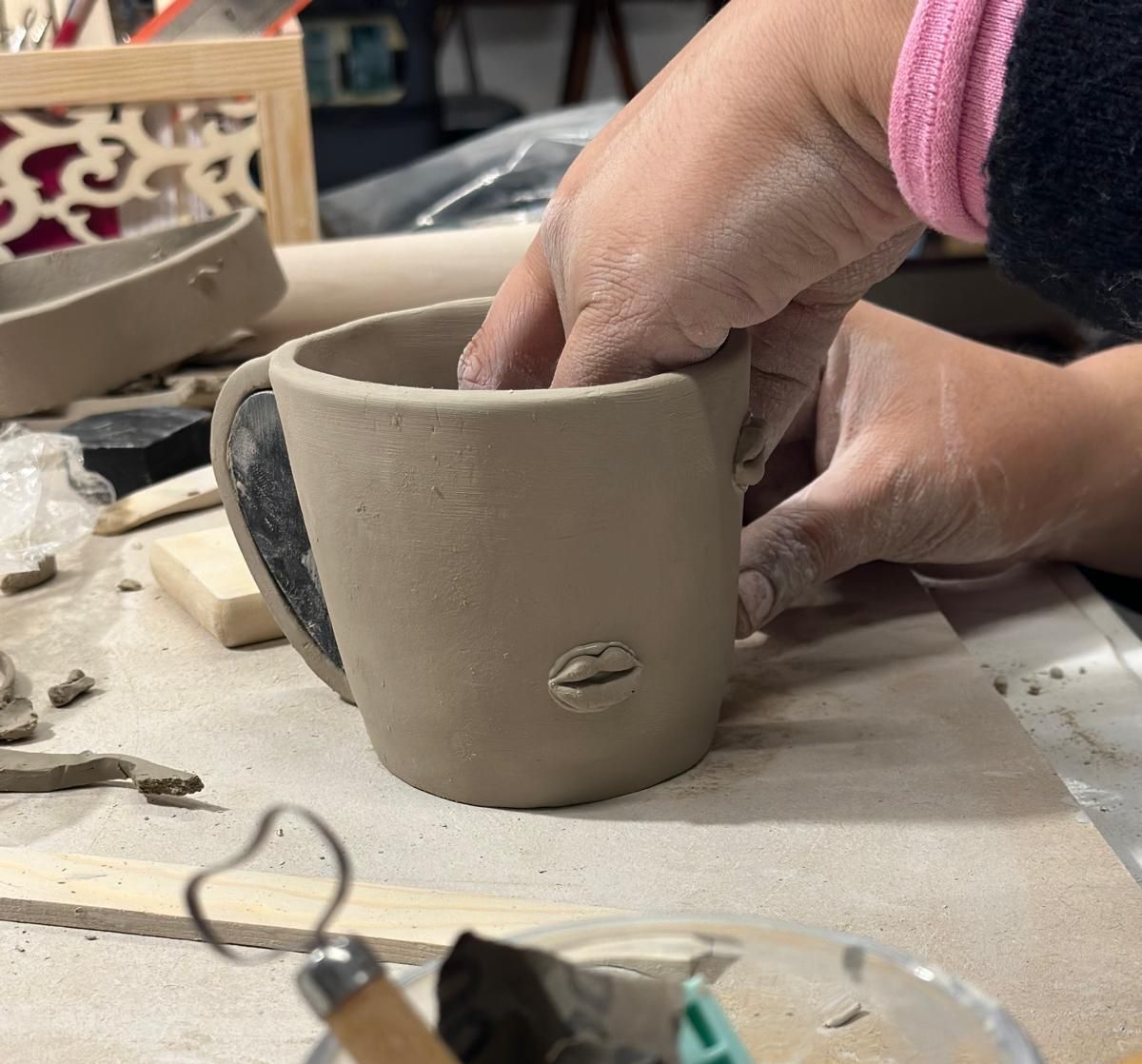 Uma imagem de uma tigela com as palavras curso kintsugi nela