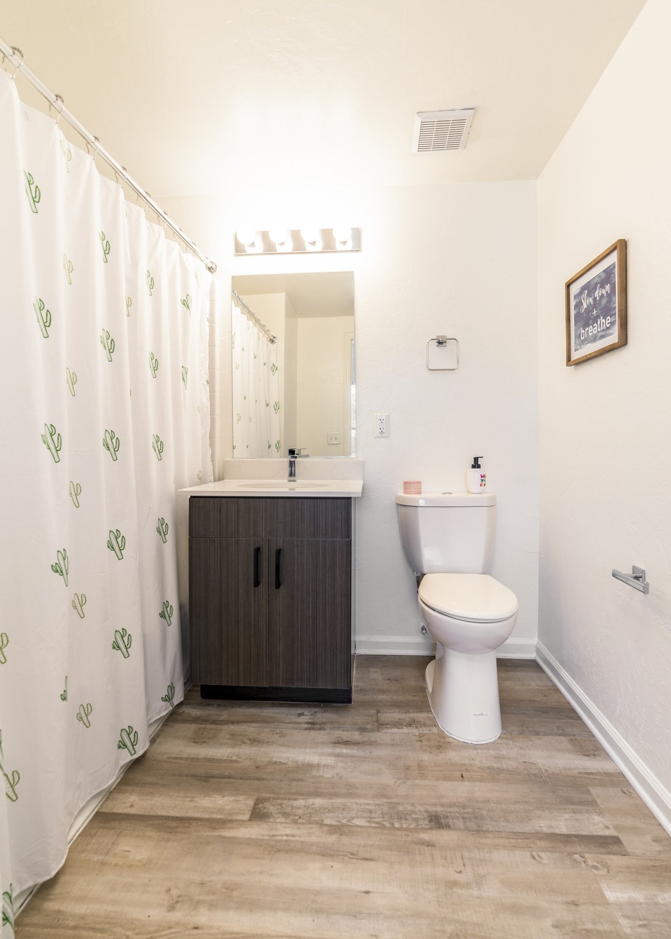 Bathroom. Furnishings and finishes may vary by apartment.
