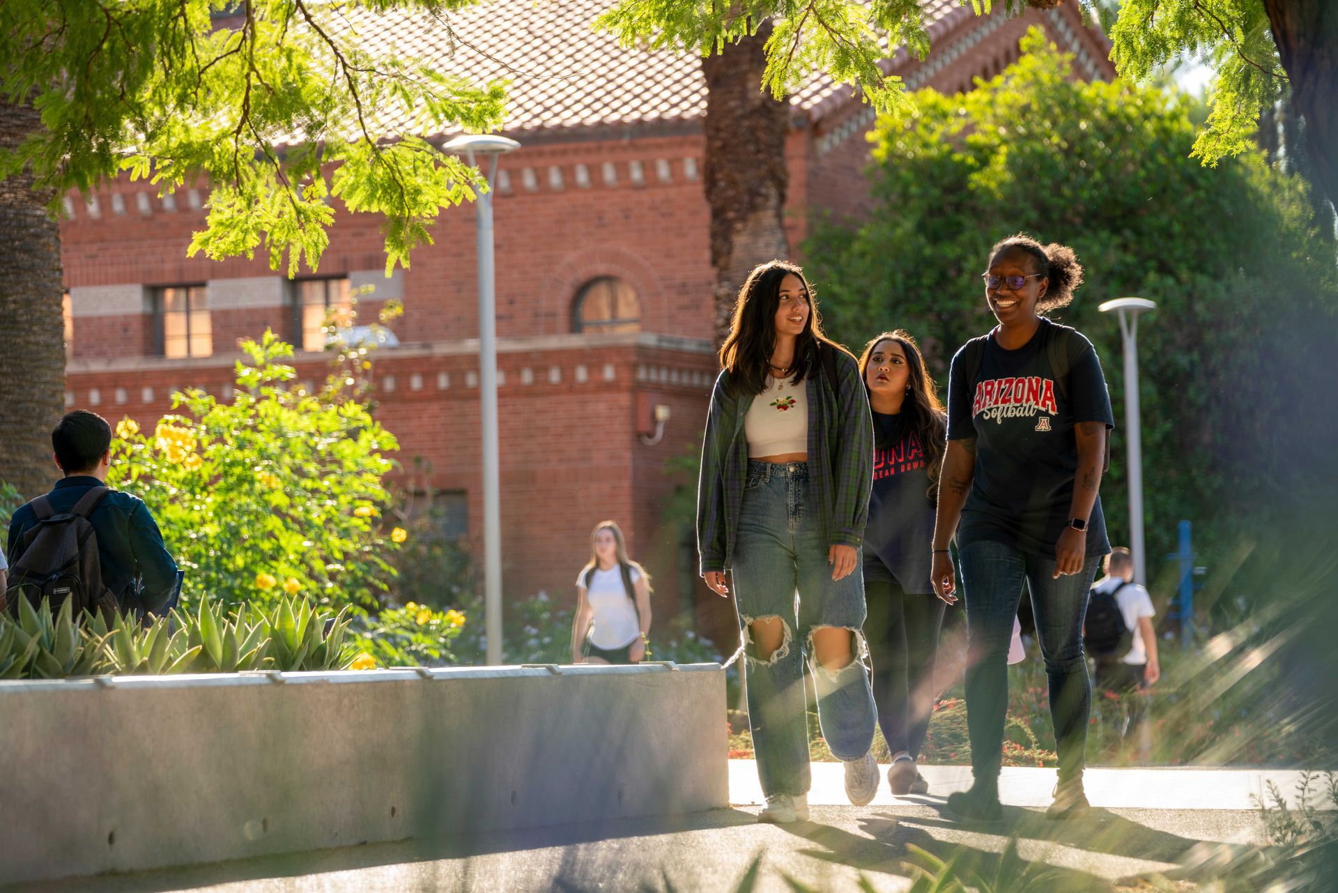 Uofa students walking on campus
