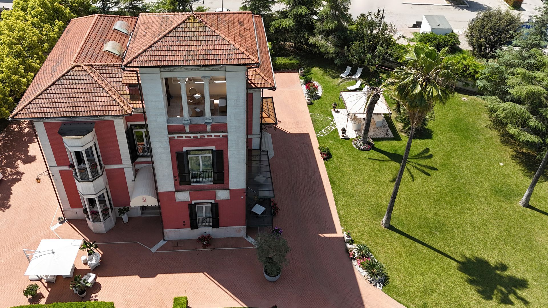 villa pallotta dall'alto