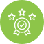 Icône circulaire verte avec un badge, une coche et trois étoiles.