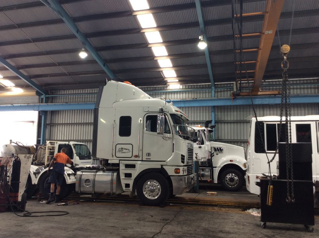 White Transportation Truck — Wacol — Progress Heavy Vehicle Repair White Transportation Truck — Wacol — Progress Heavy Vehicle Repair
