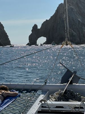 Picture of the Cabo San Lucas Arch in the Pacific Ocean from the front of a catamaran