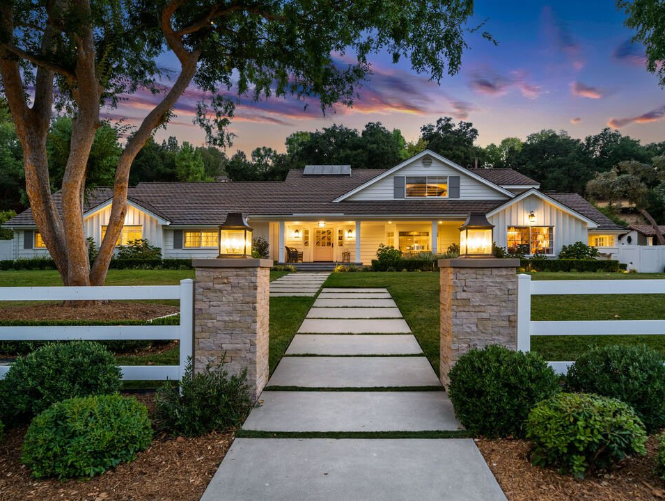 HIDDEN HILLS