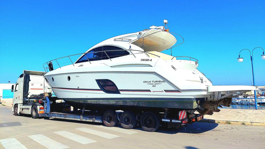 Piccola imbarcazione in procinto di tornare in mare