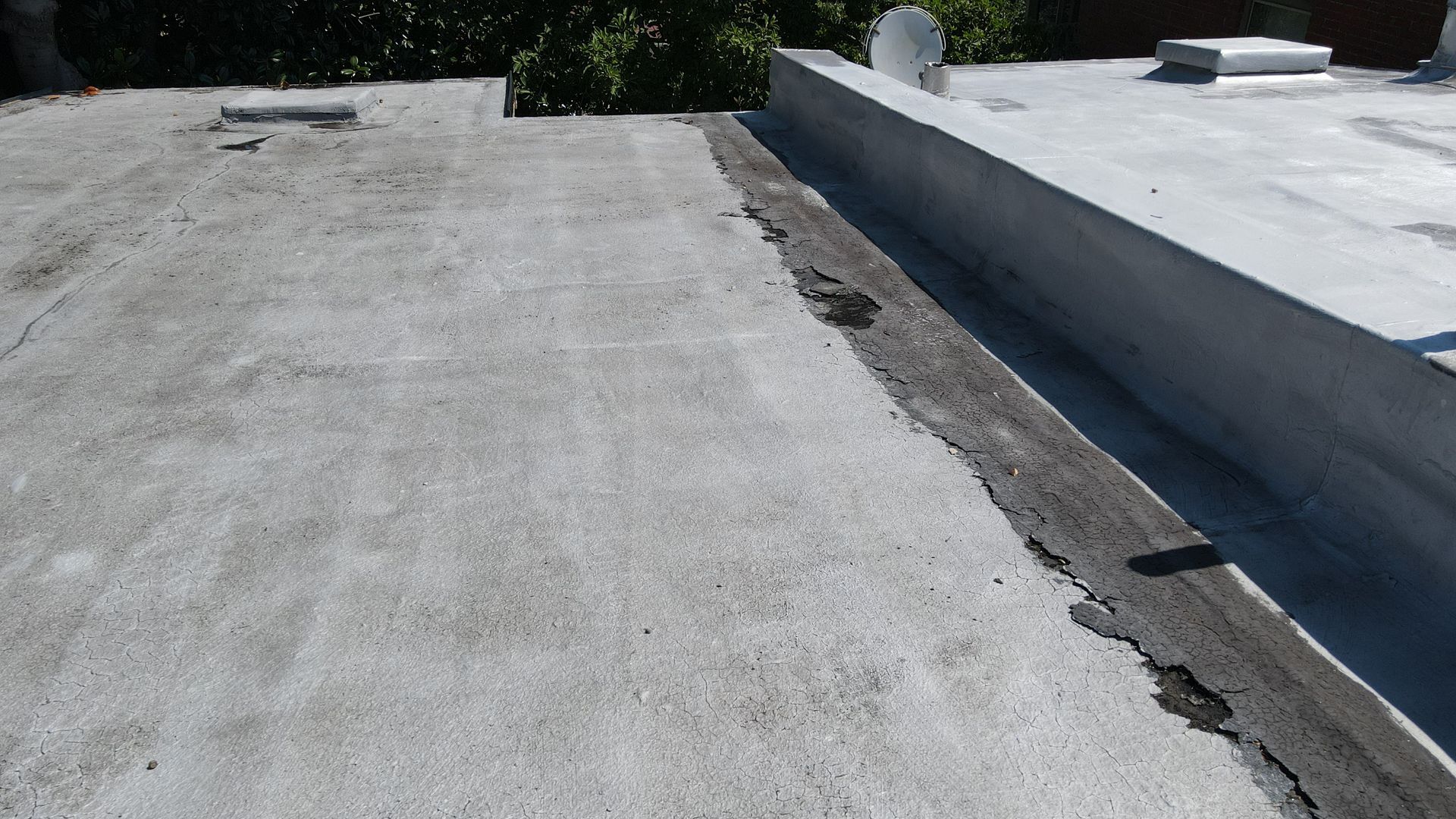 Image of old, damaged flat roof in Richmond VA.