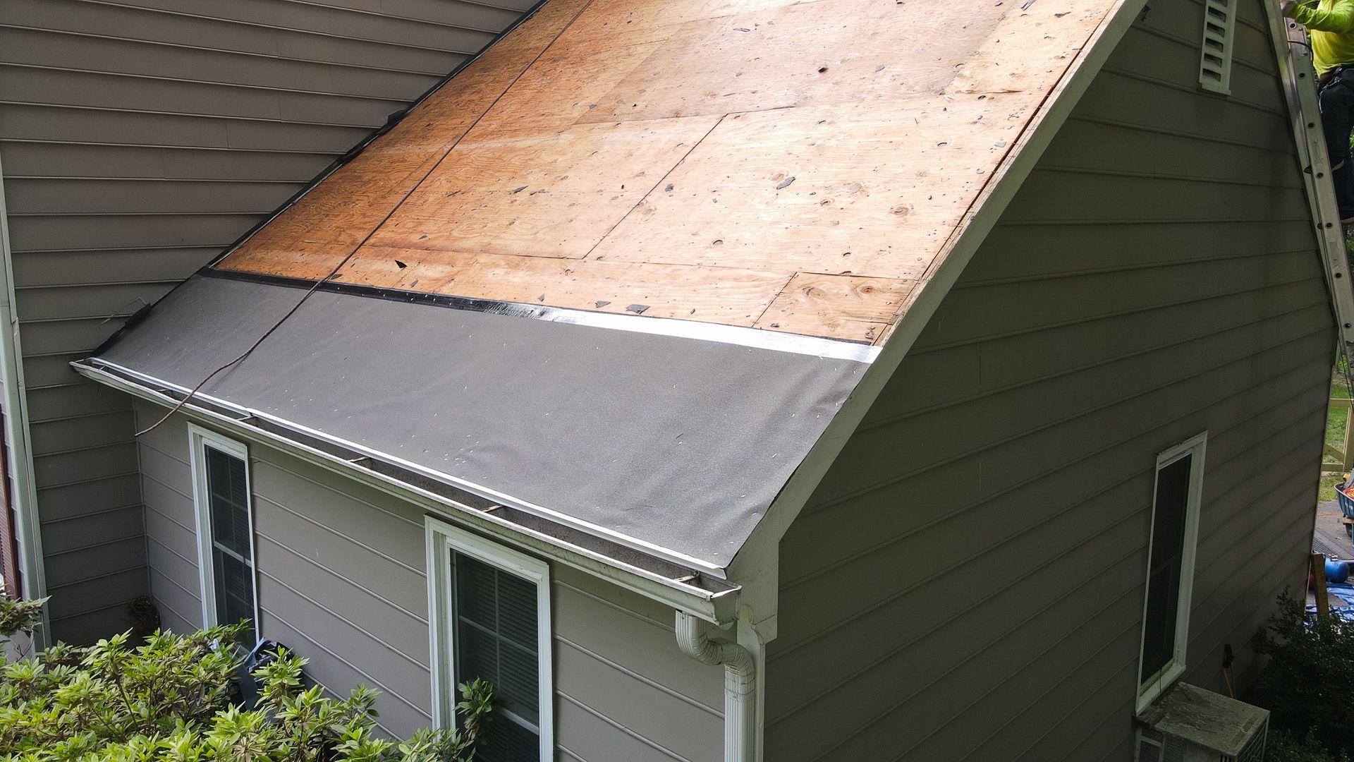Image of drip edge and Ice & Water Shield installed during an asphalt shingle roof installation in Chesterfield VA 23235.