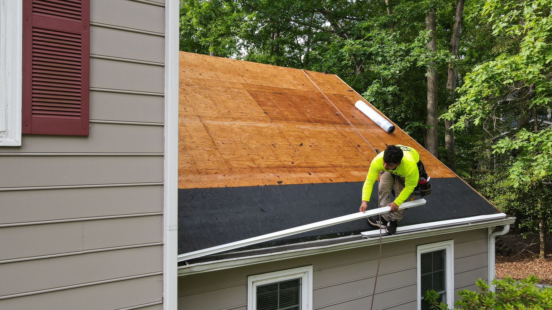 RETEX crew member installs drip edge on roof in North Chesterfield, VA.