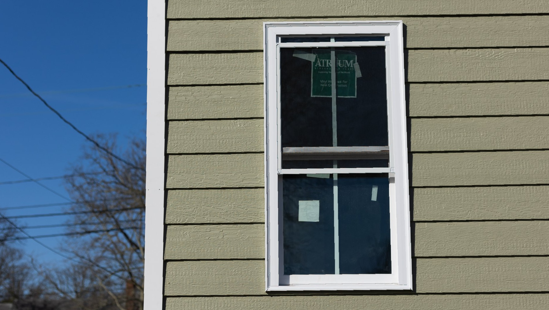 A photo of a newly installed Provia Endure window and LP Smartside siding on a Richmond home. 