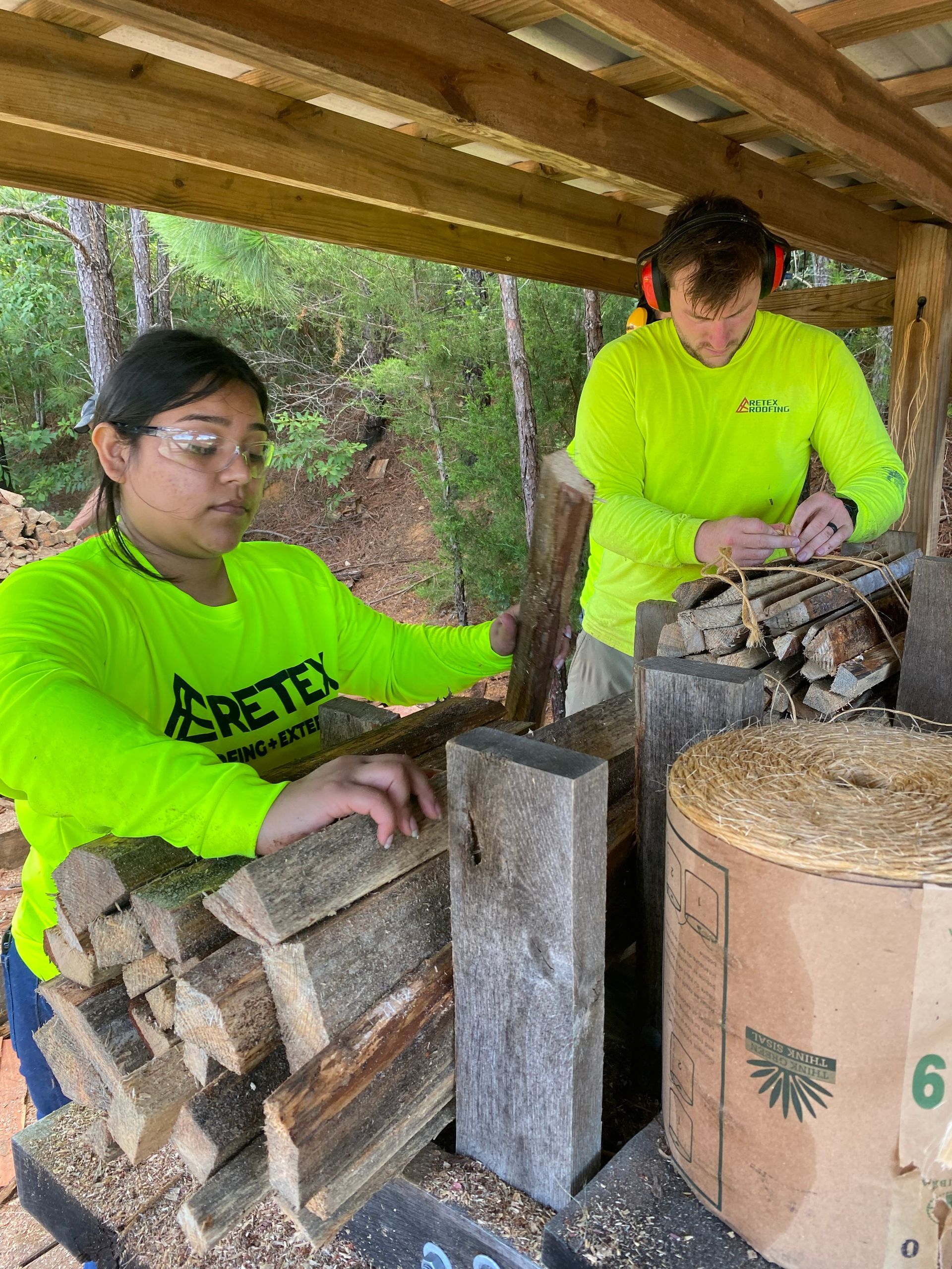 Image of RETEX's Iris Hernandez volunteering with MENO Life.