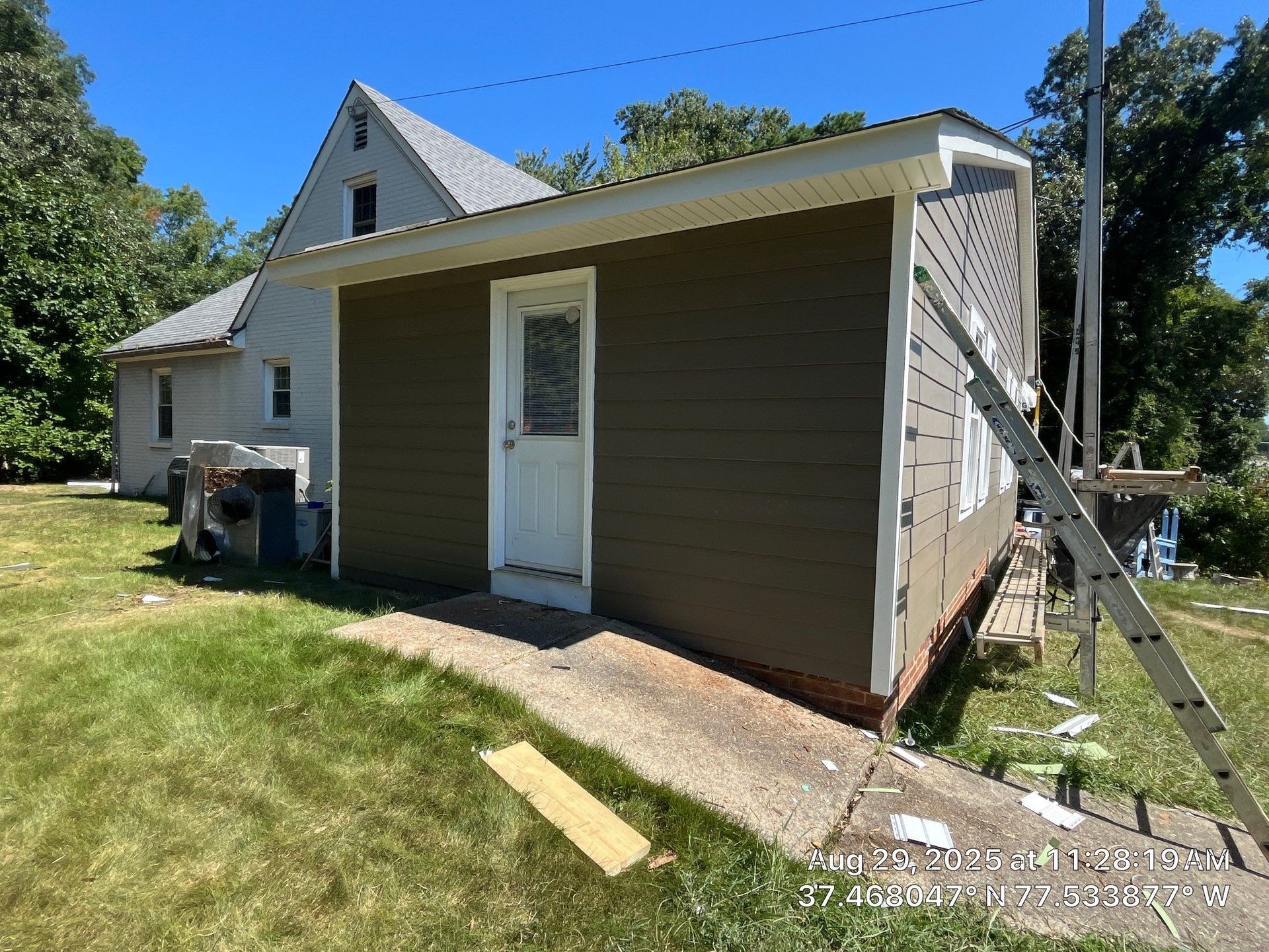 RETEX installs new siding at its Hull Street office location, August 2025.