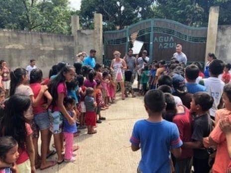The gate to Casa Agua Azul with kids waiting out front