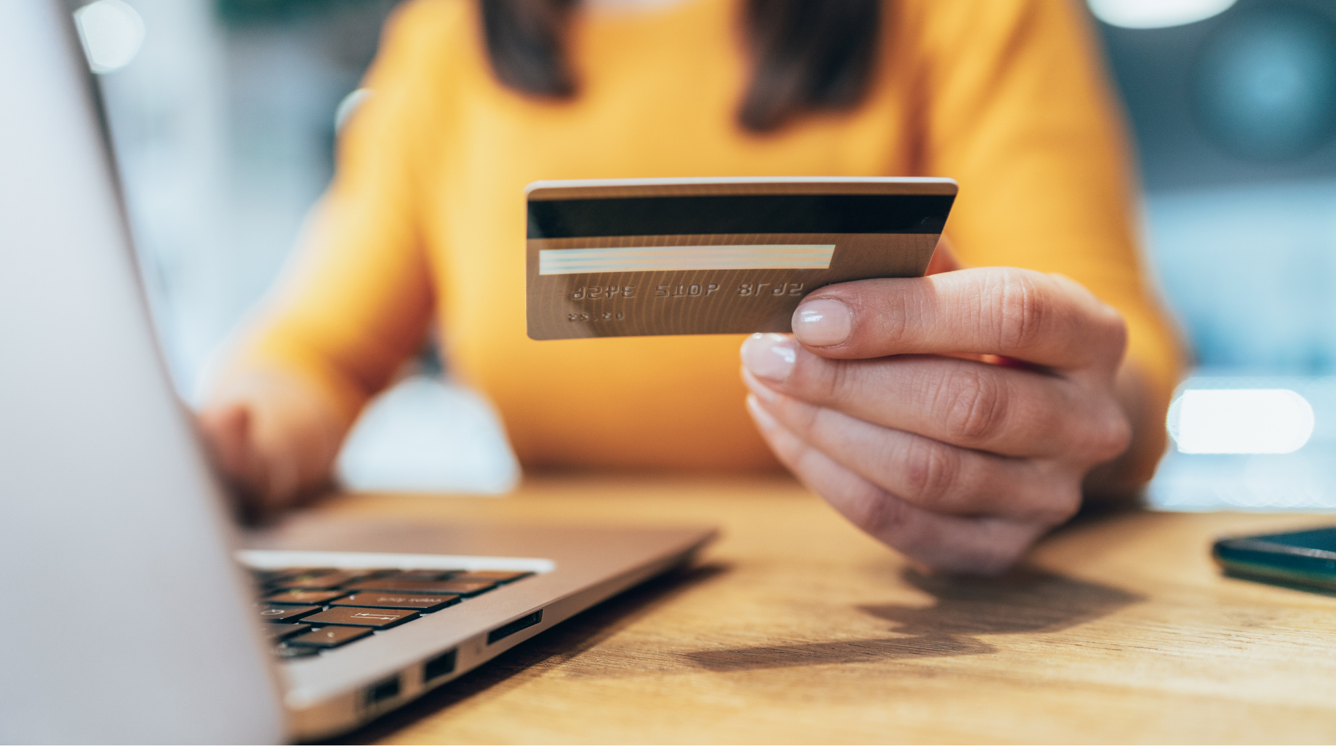 lady with laptop and credit card