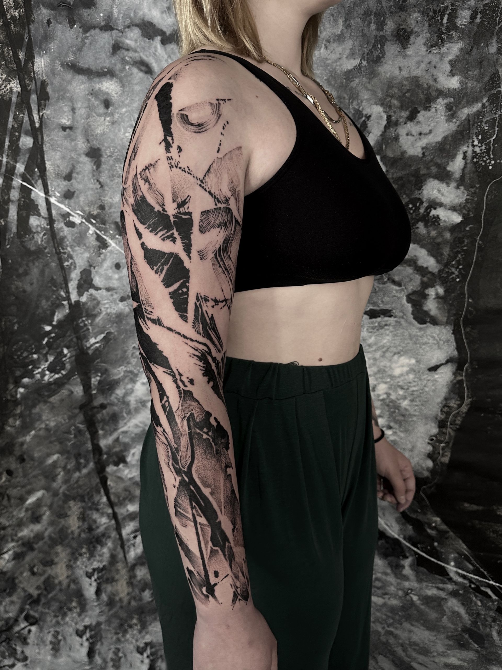 Abstract sleeve by Alexey Cubas
