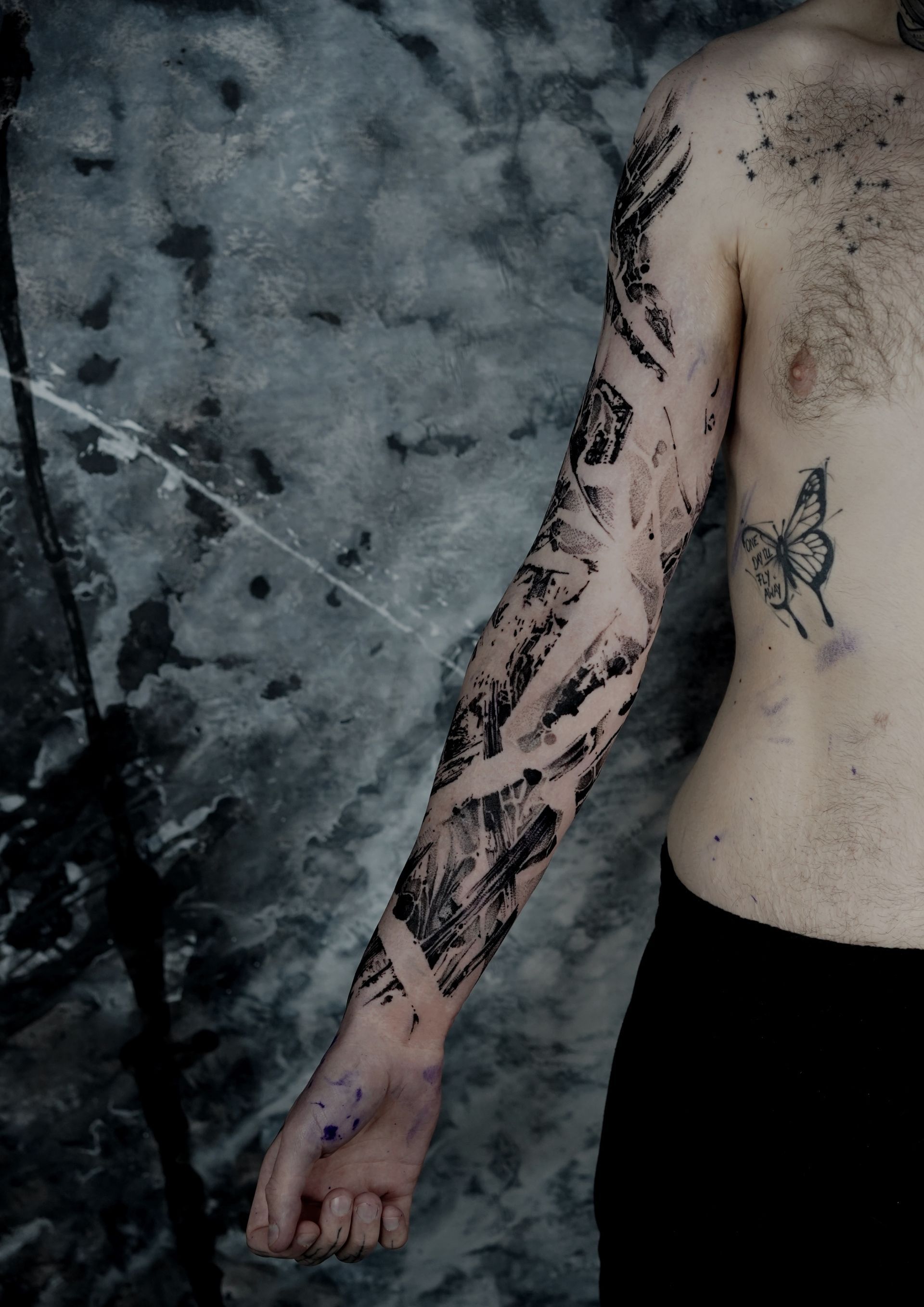 Abstract sleeve by Alexey Cubas