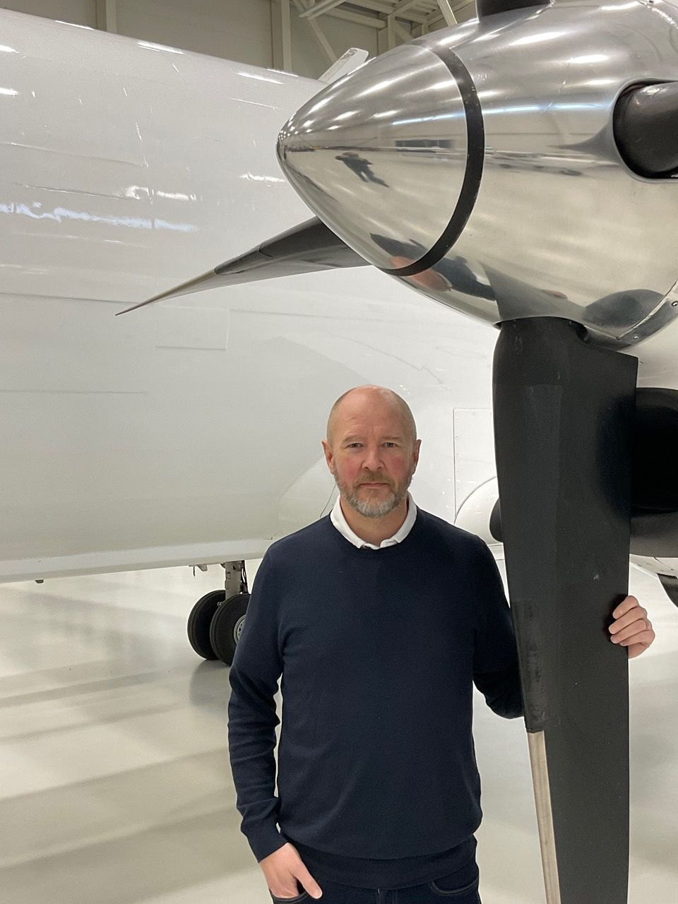 Henrik Ericsson framför en propeller