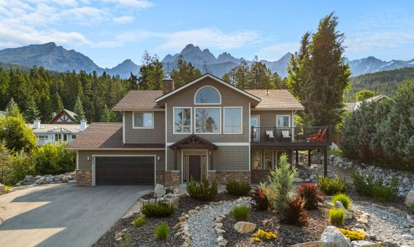 Front view of Apex Adventures, a Fairmont Hot Springs, BC, vacation rental managed by Aisling Baile.