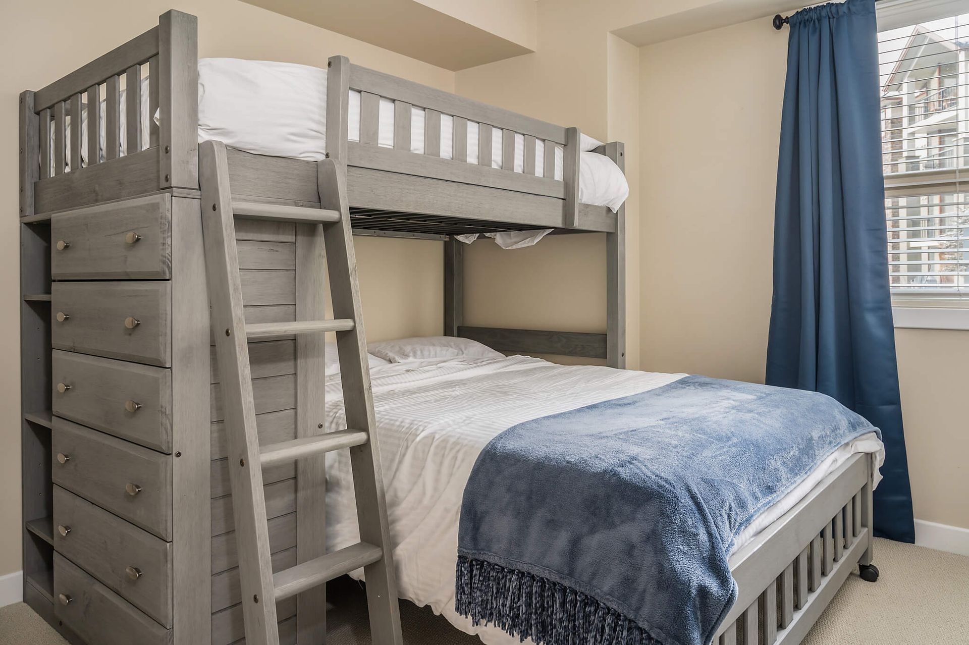 Second bedroom of the Sapphire Serenity, a BC Vacation Rental hosted by Aisling Baile Property Management.