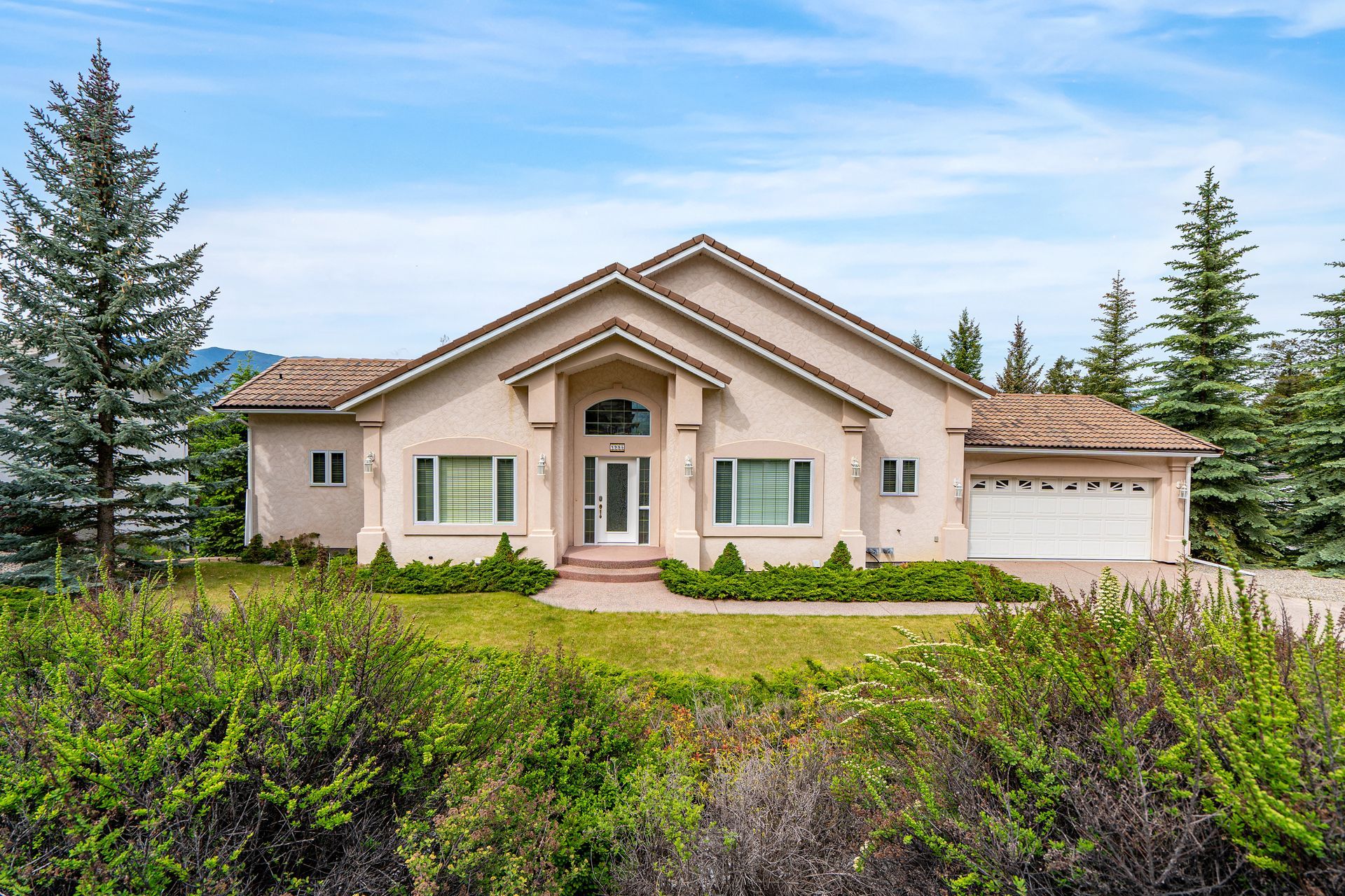 Exterior of the Mountain Top, a Fairmont Hot Springs BC Vacation Rental hosted by Aisling Baile Property Management.