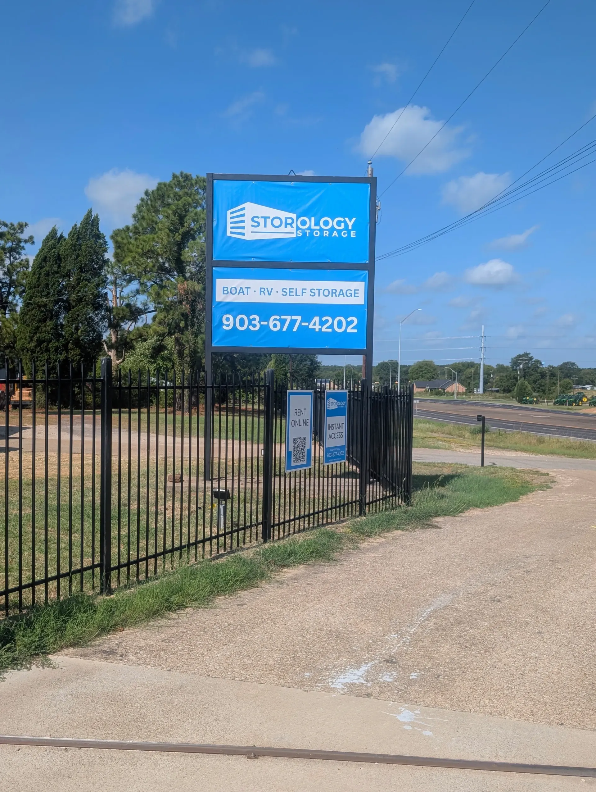 Storology Storage entrance on North Loop in Athens, Texas