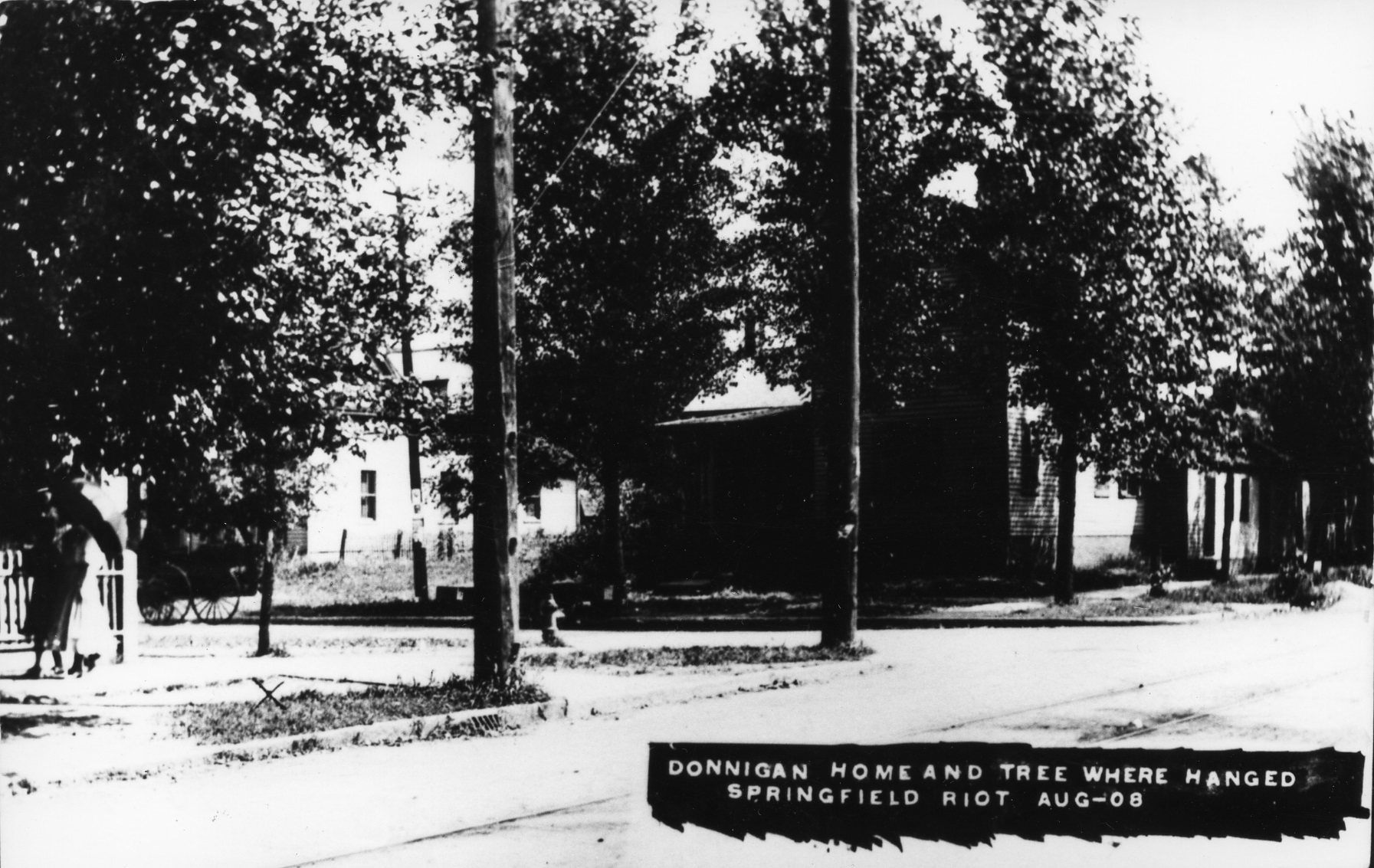 Black and white photograph of the home of William Donnegan and the tree in front of the home where he was lynched in August of 1908.
