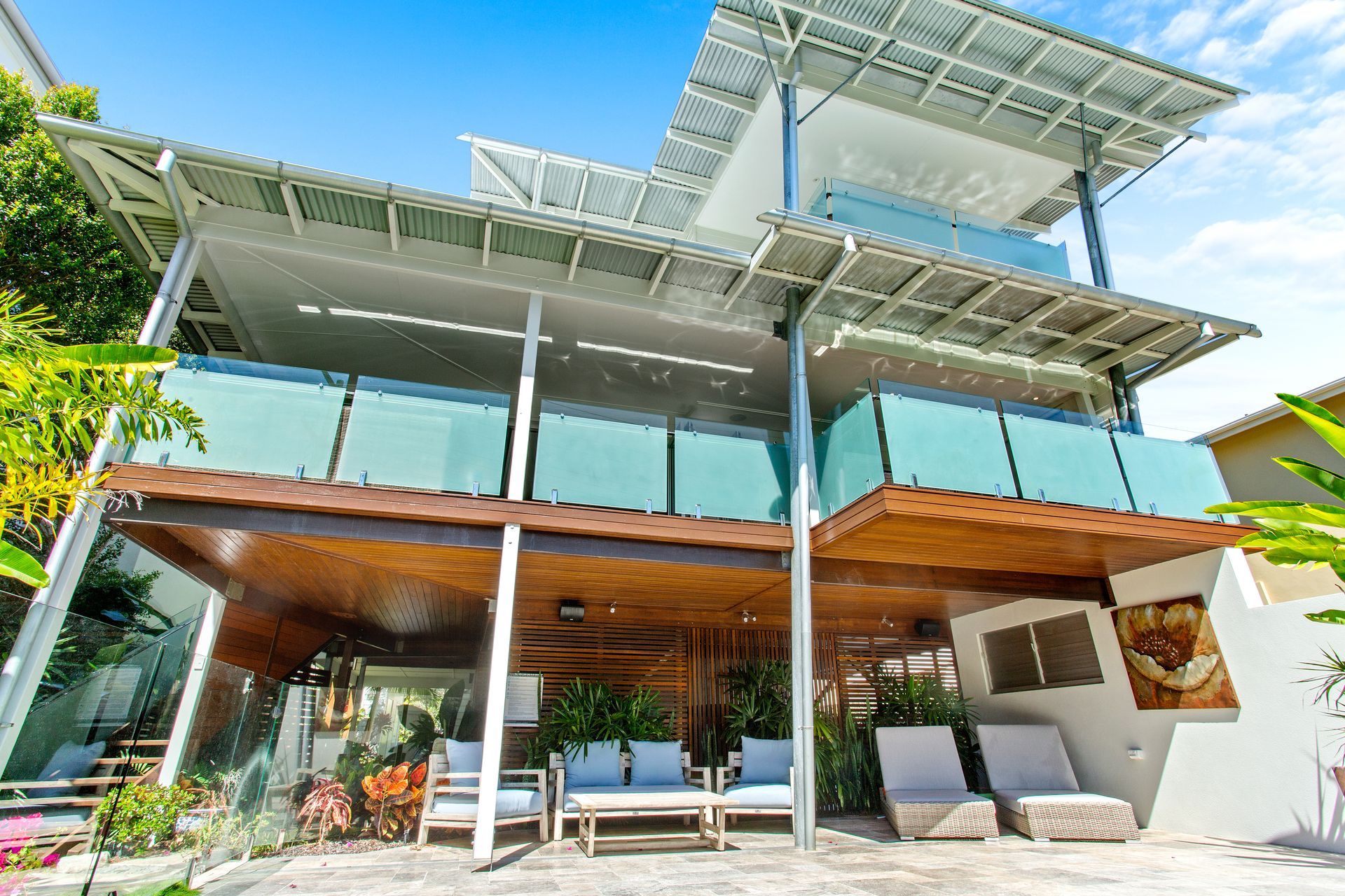 Looking Up at a Tall Building With a Lot of Windows โ Paul Cooper Homes In Noosa Heads, QLD