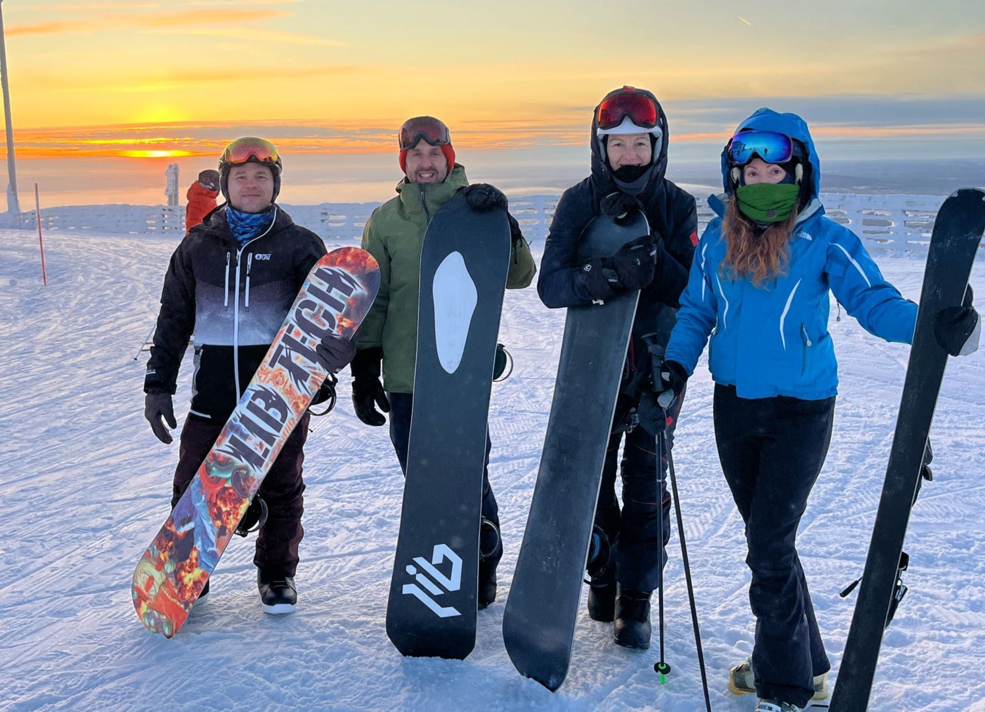 4 people with snowboards in Finland
