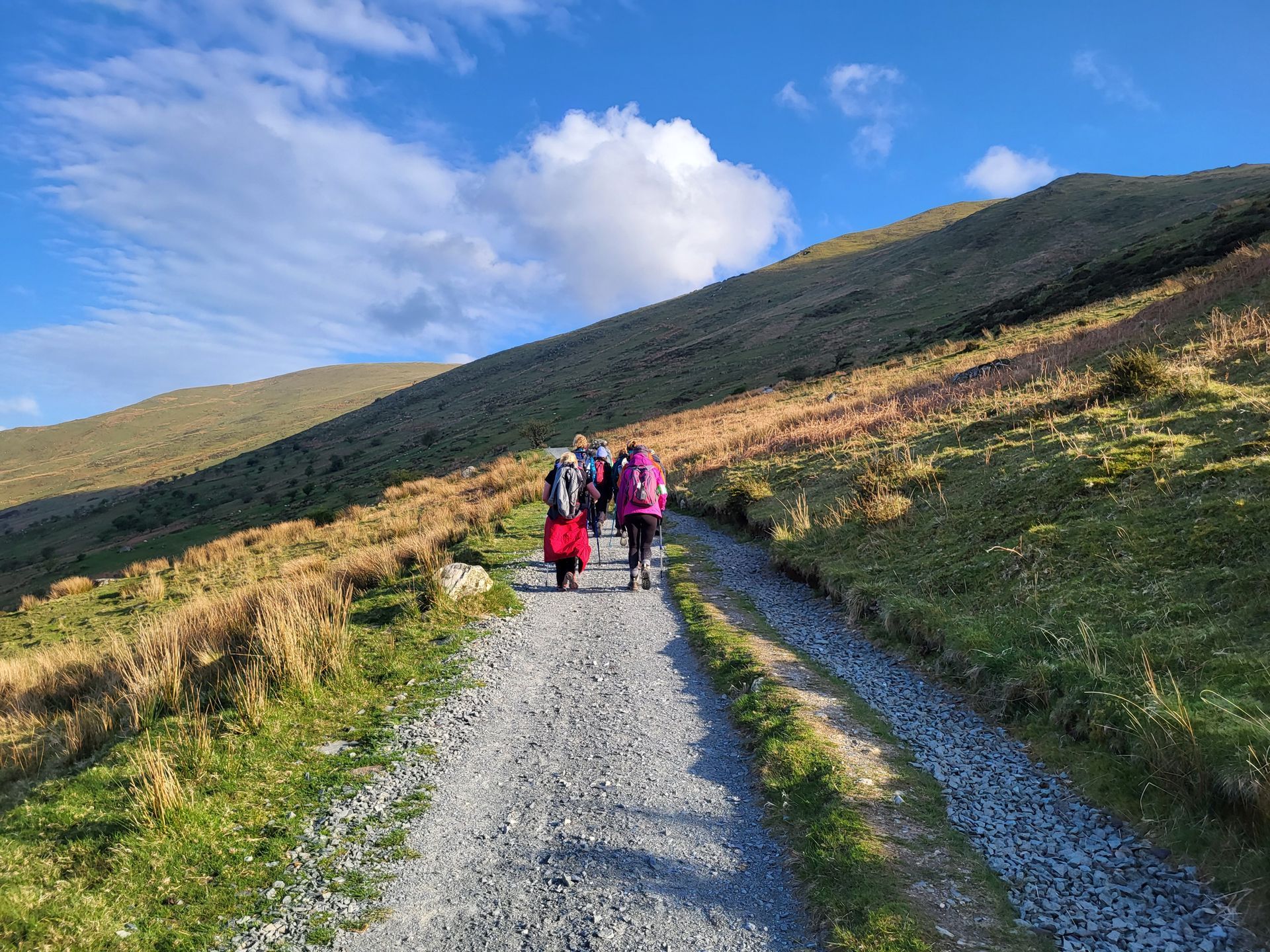 women walking snowdonia