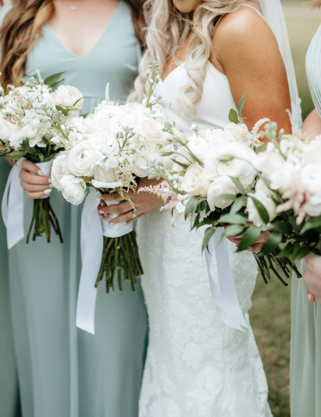 white wedding bouquets