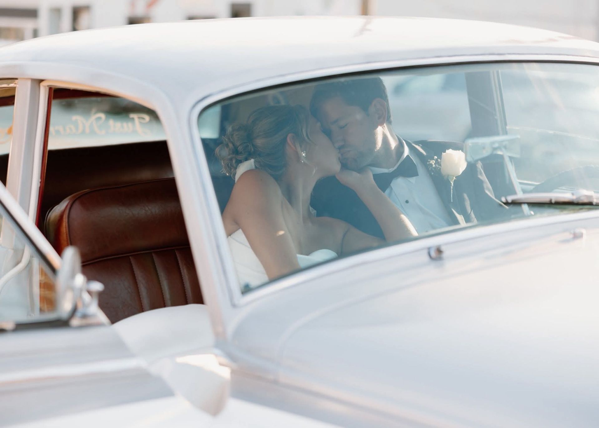 bride and groom kissing in cockpick