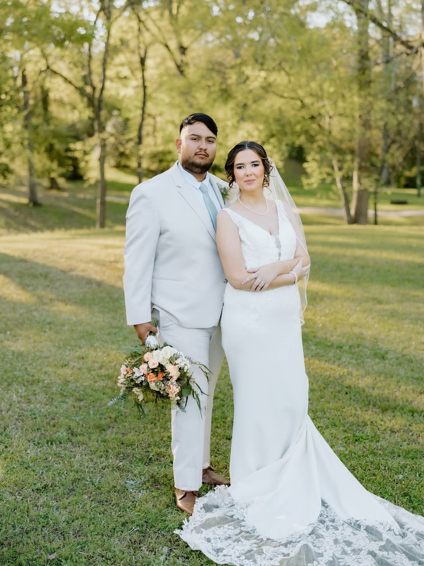 bride and groom outdoor wedding