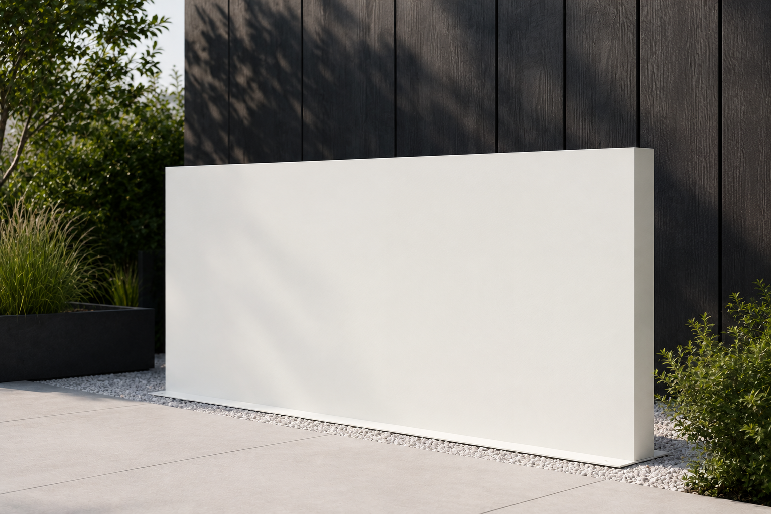 Polyester tuinwand RAL 9010 in moderne tuin
