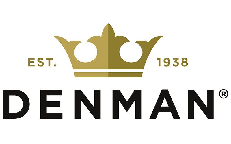Logo Denman con corona dorata, EST. 1938 e nome del marchio in grassetto nero.