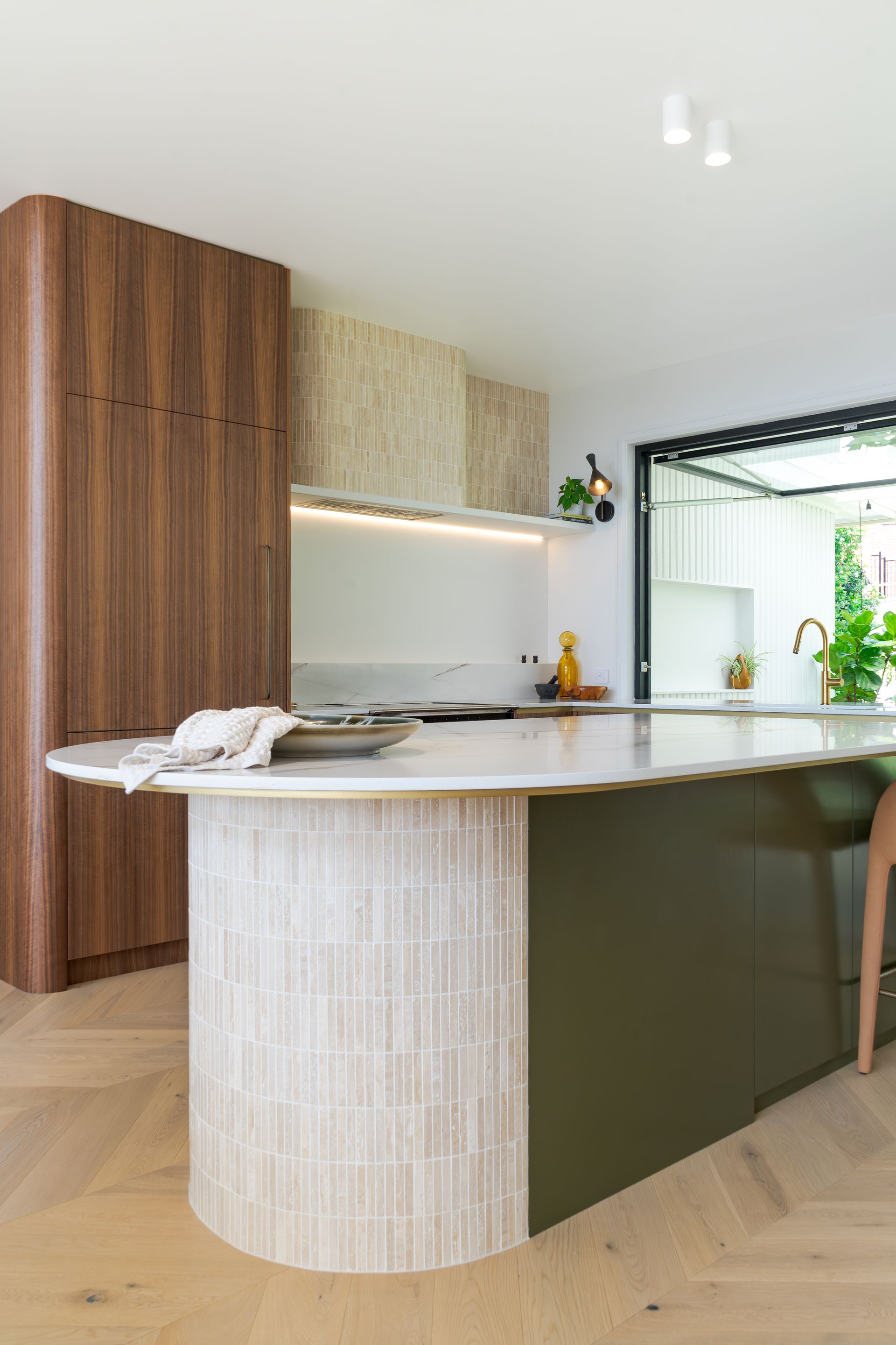New kitchen installed in Newcastle NSW. Kitchen design and kitchen renovations in the hunter valley. See our contact page for showroom locations for your new home.