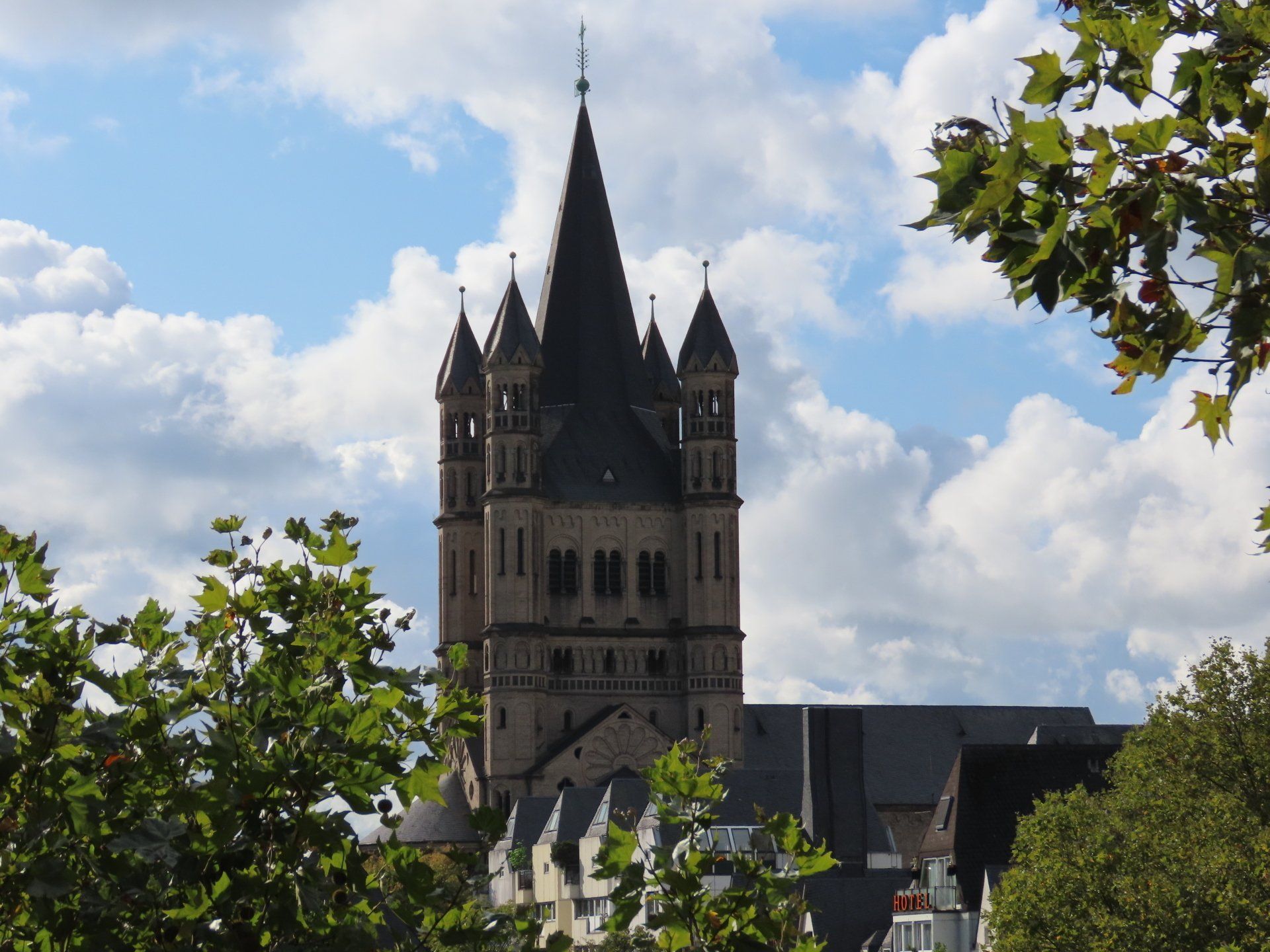 Cologne Tower, Spires