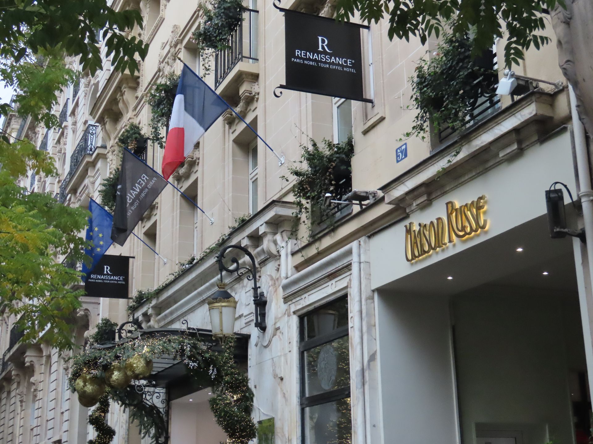 Paris-Renaissance-Nobel-Tour-Eiffel-Hotel-1