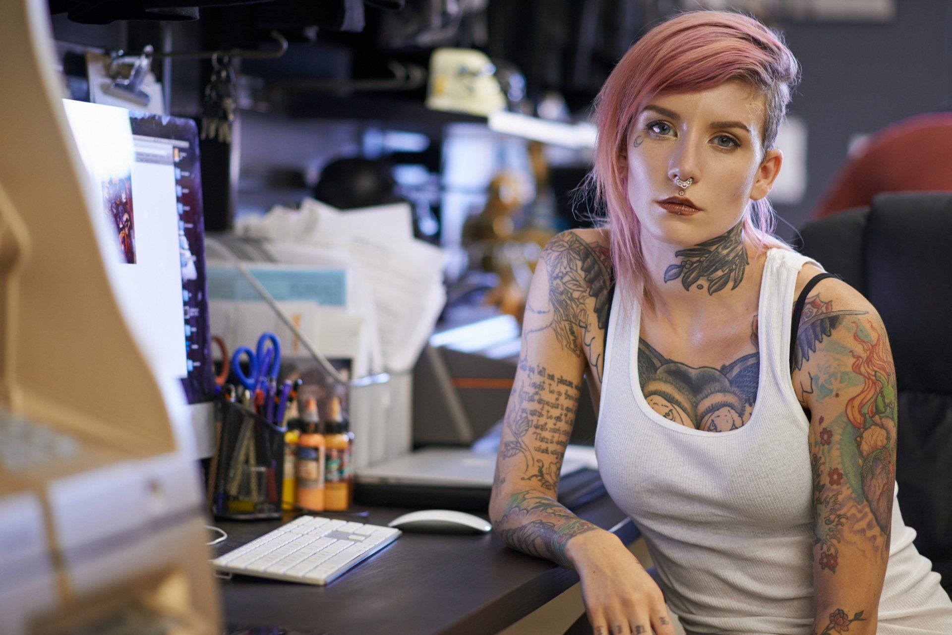 Tattoo Artist In Office - Colorado Springs, CO - Busy Bees Professional