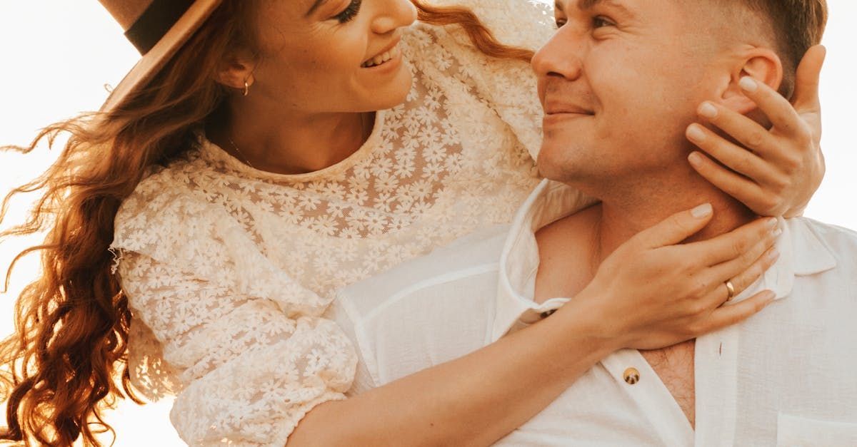 Droom je van vollere, mooi gevormde lippen, maar aarzel je om fillers te gebruiken vanwege de mogelijke risico's? De Botox Lip Flip biedt een subtiel en natuurlijk ogend alternatief, Bij de Haar- en Huid Kliniek in Tessenderlo kun je terecht voor deze veilige en effectieve behandeling die jouw glimlach natuurlijk verbetert.