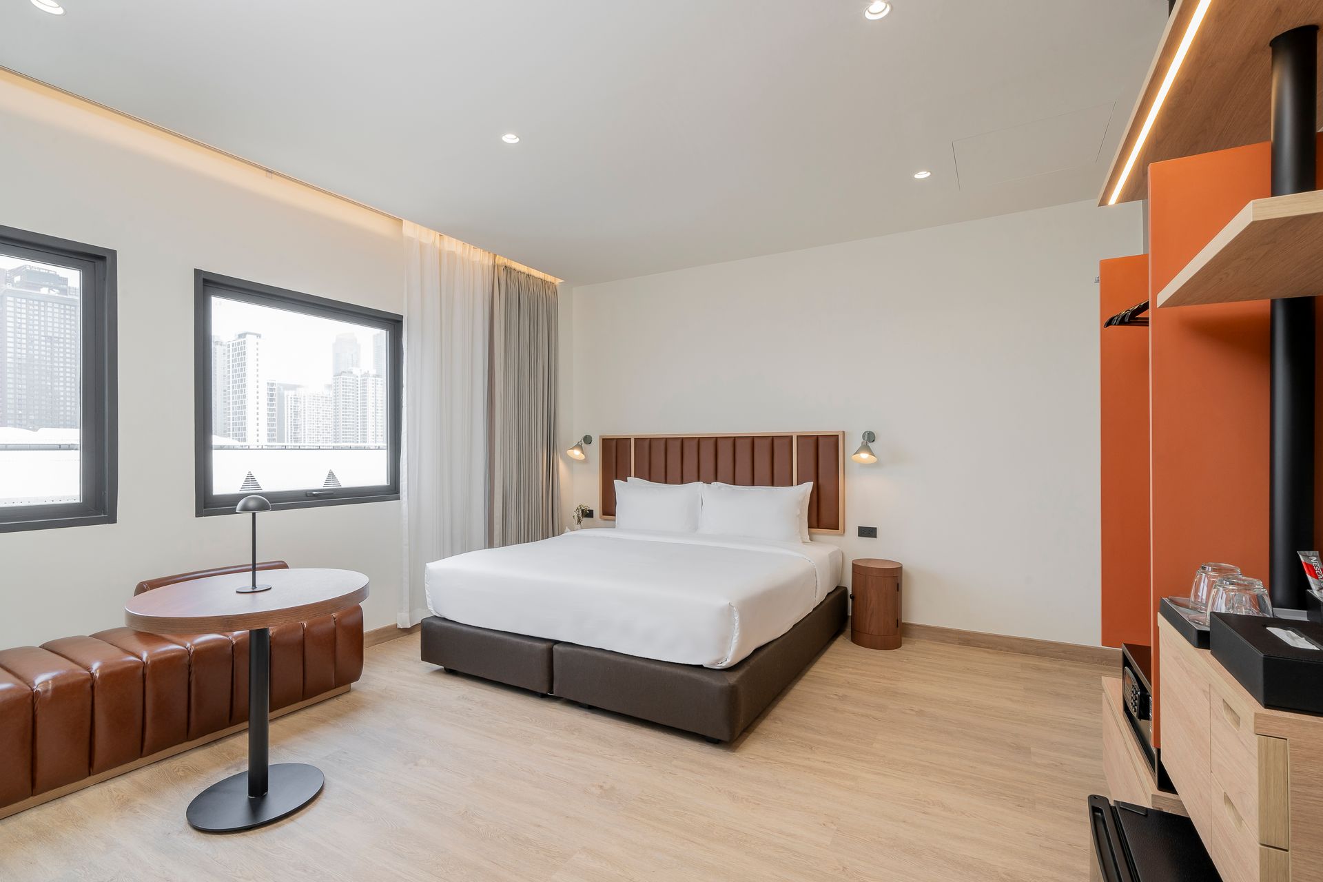 Deluxe King room at ASOKA HOTEL.
