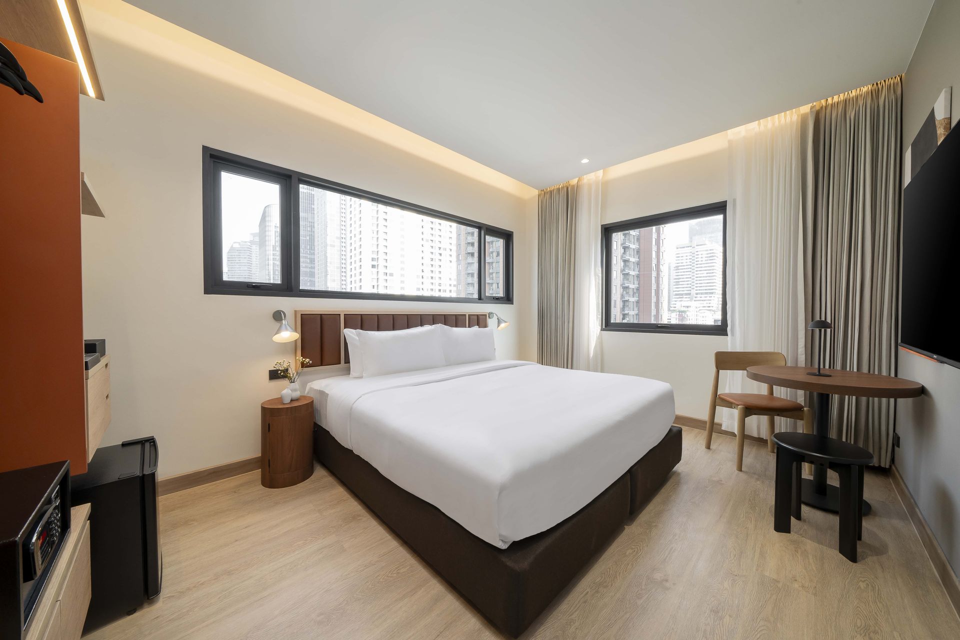 Superior King room at ASOKA HOTEL.